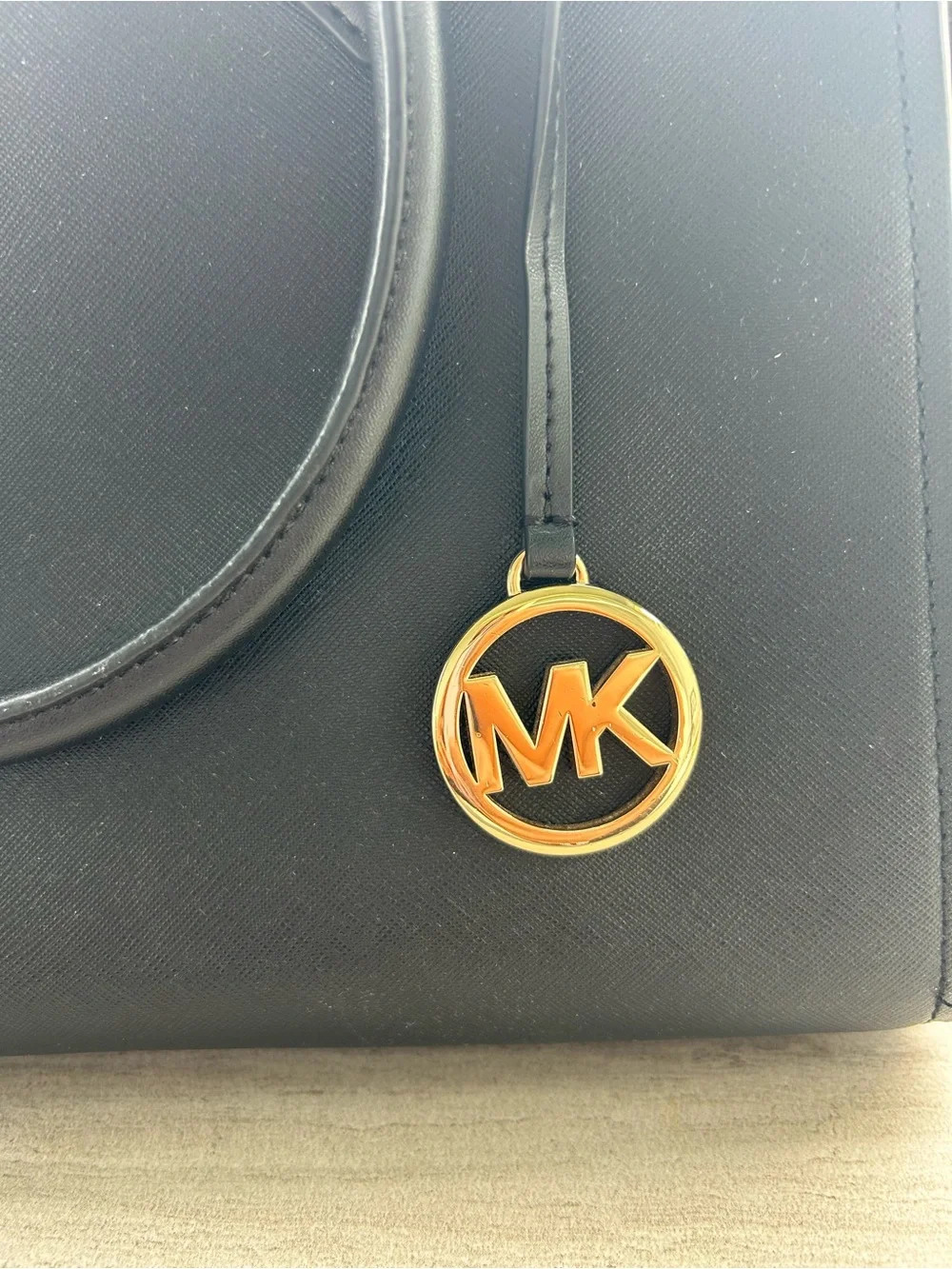 Michael Kors Sheila Medium Satchel Shoulder Bag Center Zip Black